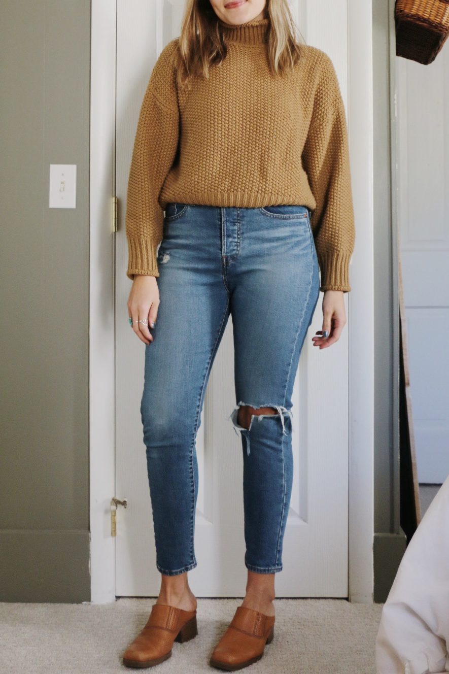 woman in thrifted fall outfit sweater and jeans