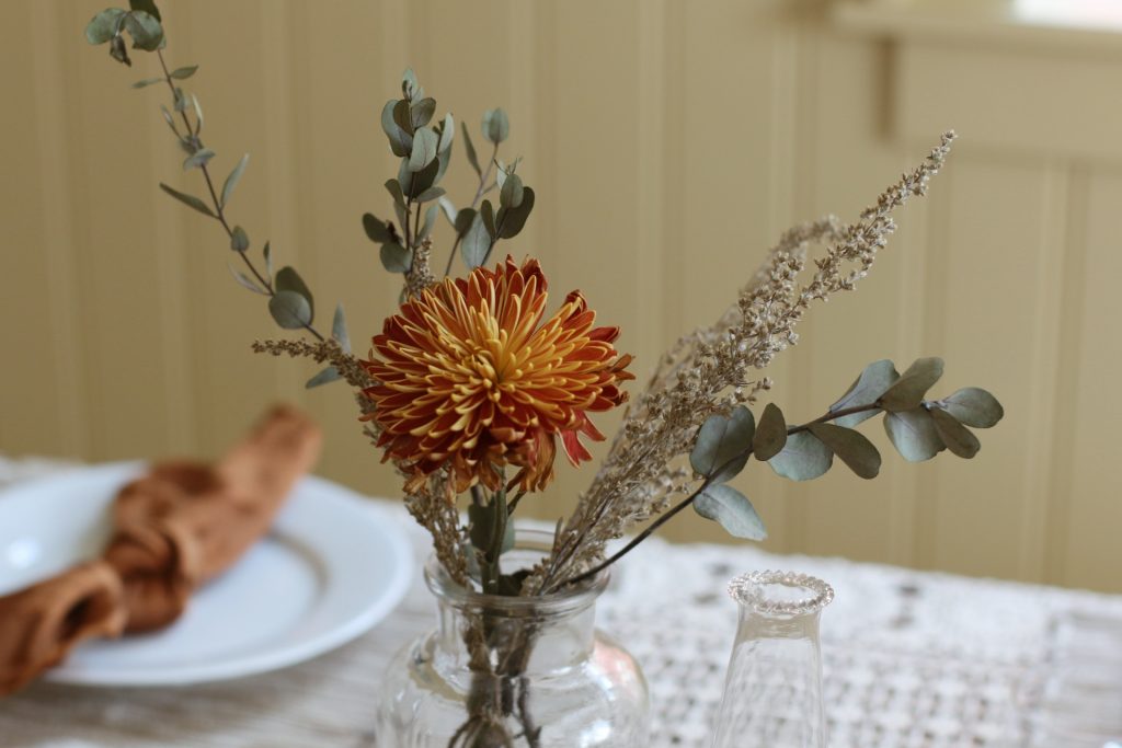 dried flowers on thanksgiving table